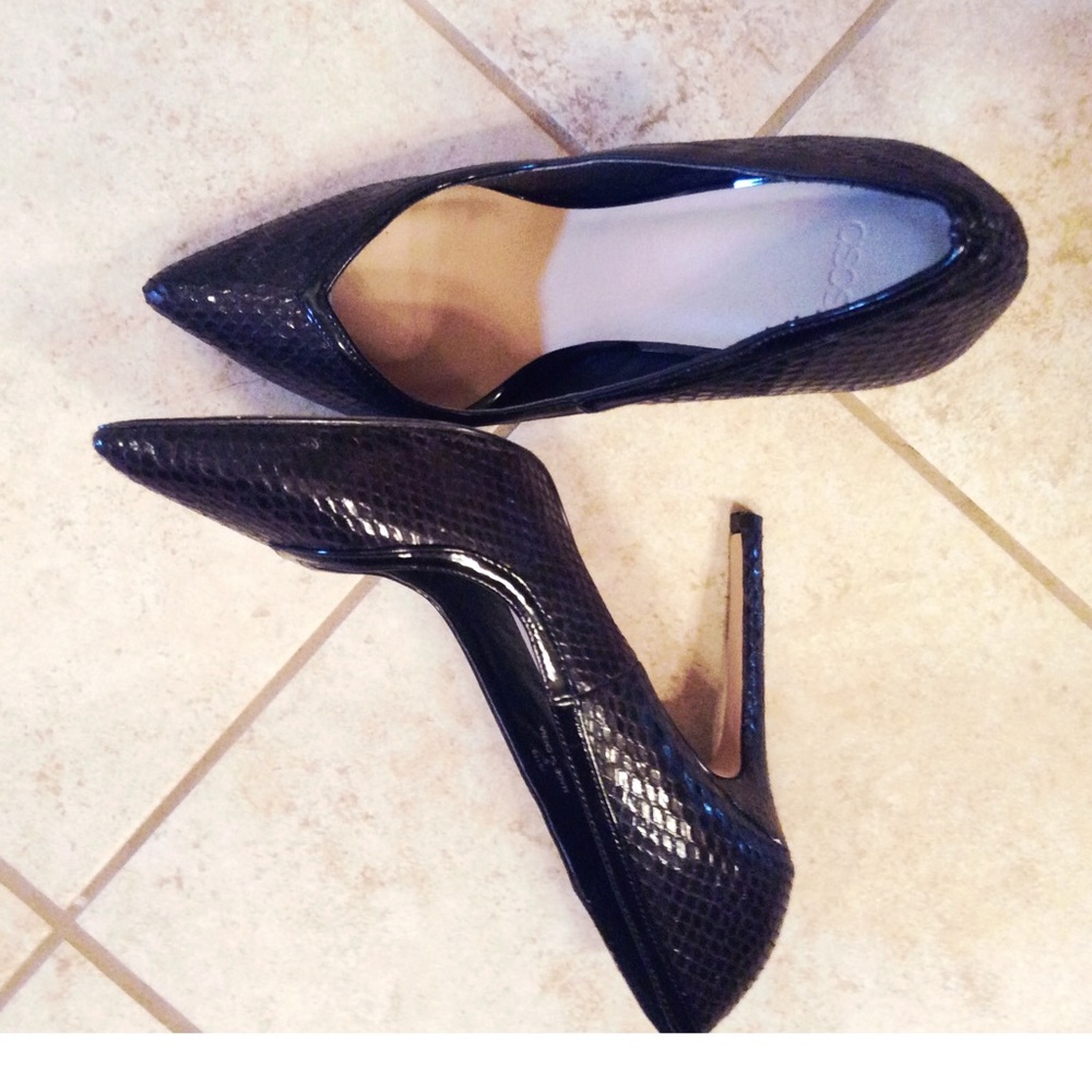 ASOS black leather pumps- US 8 UK 6